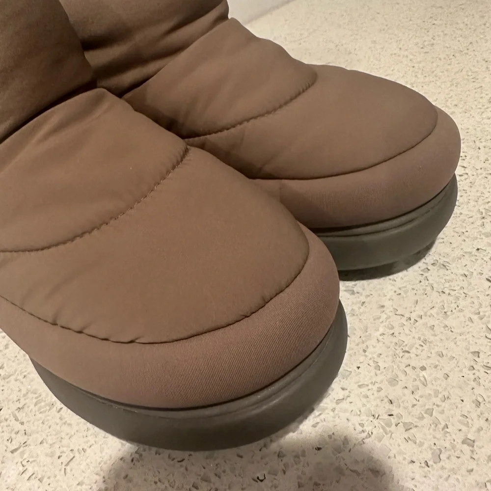 UGG - Picture 7 of 10